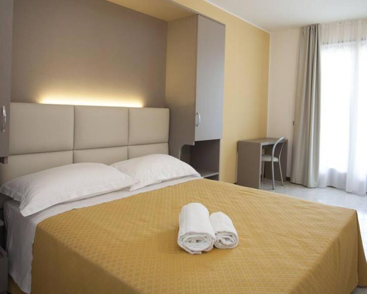 Basic Double Room with Terrace